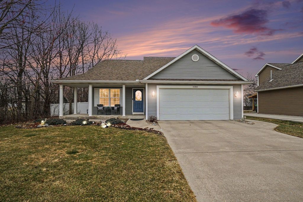 10360 Laurel Woods Place, Freeland, MI 48623