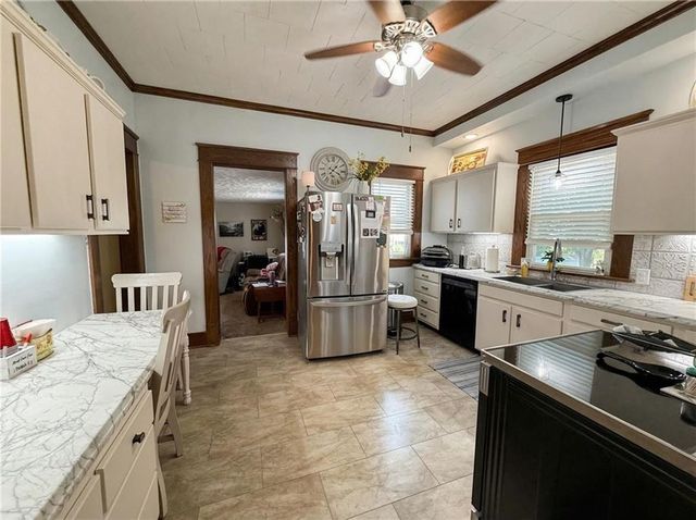 529 W 3RD Street, Maryville, MO 64468