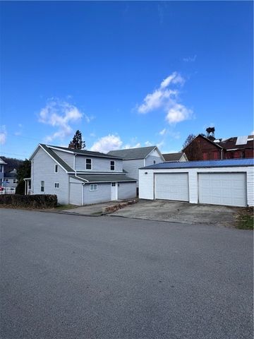 128 Connellsville St, Dunbar, PA 15431