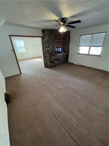 128 Connellsville St, Dunbar, PA 15431