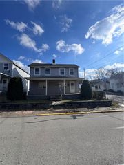 128 Connellsville St, Dunbar, PA 15431