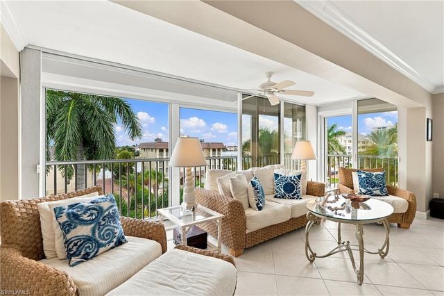 9517 Gulf Shore DR 403, Naples, FL 34108