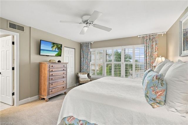 9517 Gulf Shore DR 403, Naples, FL 34108