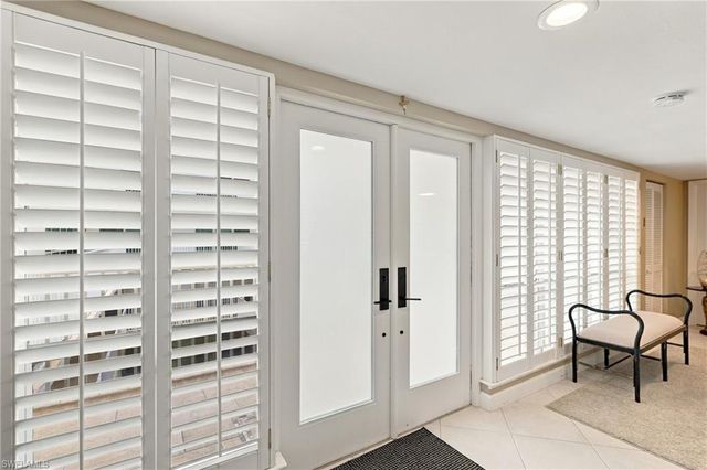 9517 Gulf Shore DR 403, Naples, FL 34108