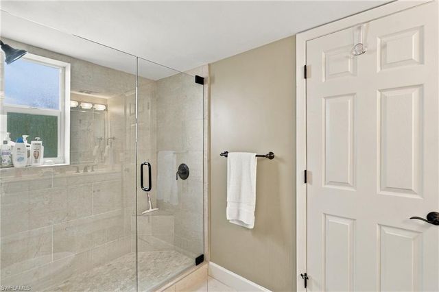 9517 Gulf Shore DR 403, Naples, FL 34108