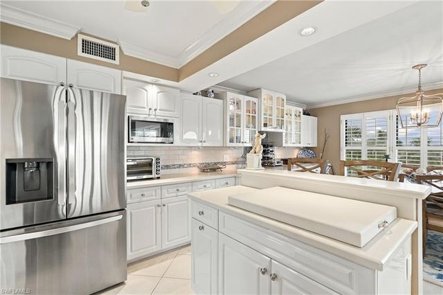 9517 Gulf Shore DR 403, Naples, FL 34108
