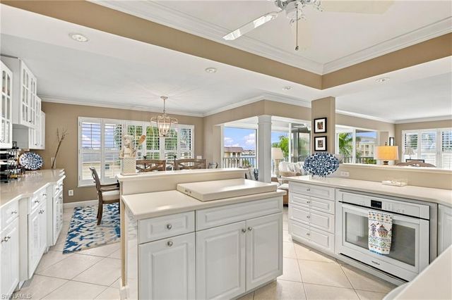 9517 Gulf Shore DR 403, Naples, FL 34108