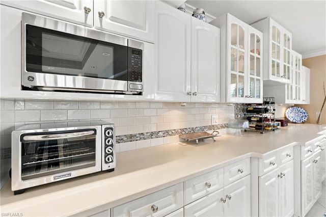 9517 Gulf Shore DR 403, Naples, FL 34108