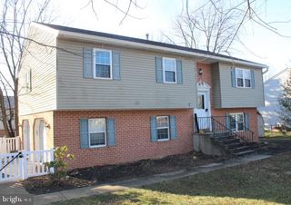 300 KENDALE RD, Red Lion, PA 17356