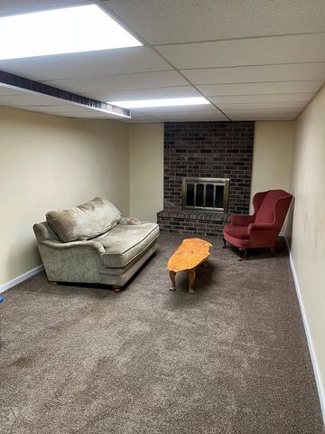 2 Bellflower Ct, Pueblo, CO 81001