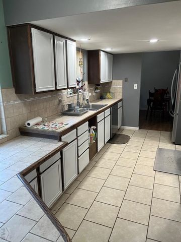 2 Bellflower Ct, Pueblo, CO 81001