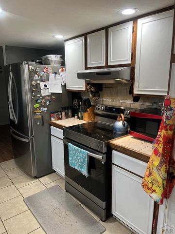 2 Bellflower Ct, Pueblo, CO 81001