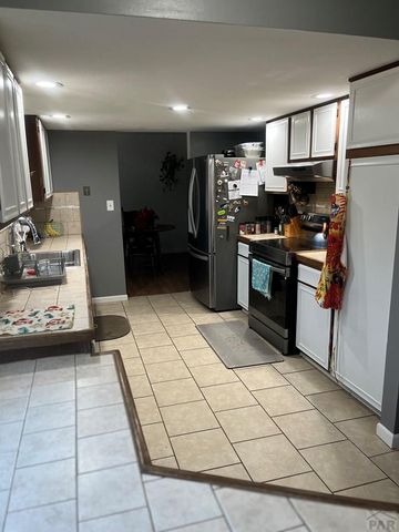 2 Bellflower Ct, Pueblo, CO 81001