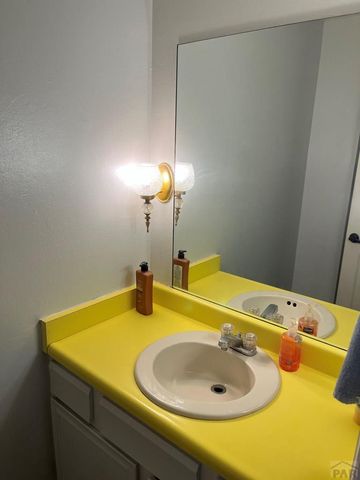 2 Bellflower Ct, Pueblo, CO 81001