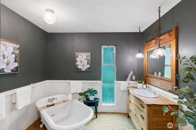 23884 Jefferson Beach Road NE, Kingston, WA 98346