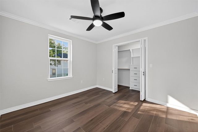 10594 Rustling Oaks Drive, Conroe, TX 77303