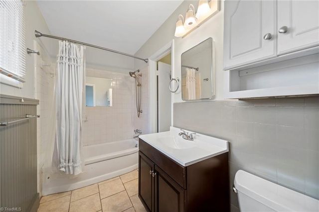 2801 Wynnewood Drive, Greensboro, NC 27408