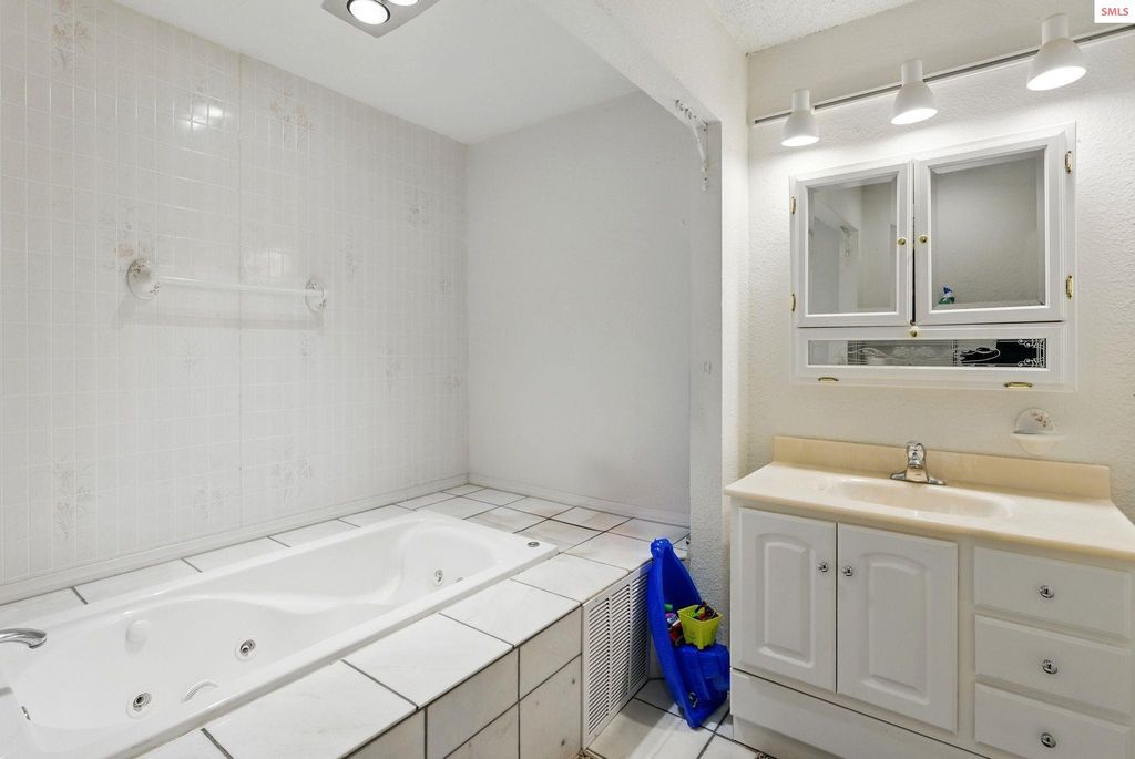 291 Comeback Bay Ln, Sagle, ID 83860 photo 42