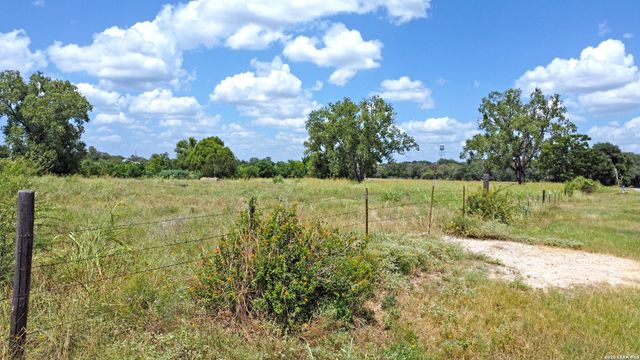 1249 SLEEPY HOLLOW LN, New Braunfels, TX 78130