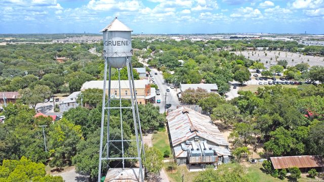 1249 SLEEPY HOLLOW LN, New Braunfels, TX 78130