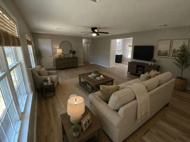 915 Bradley Road, Springfield, MA 01109