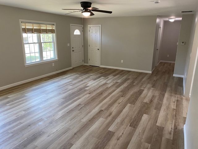 915 Bradley Road, Springfield, MA 01109