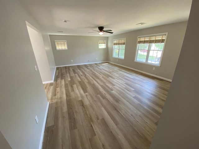915 Bradley Road, Springfield, MA 01109