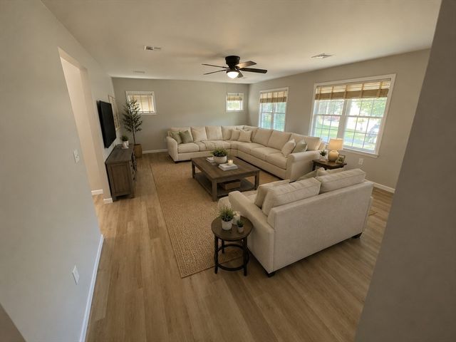 915 Bradley Road, Springfield, MA 01109