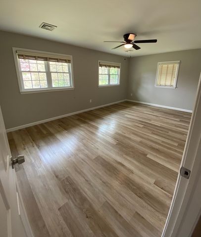 915 Bradley Road, Springfield, MA 01109