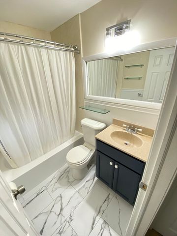 915 Bradley Road, Springfield, MA 01109