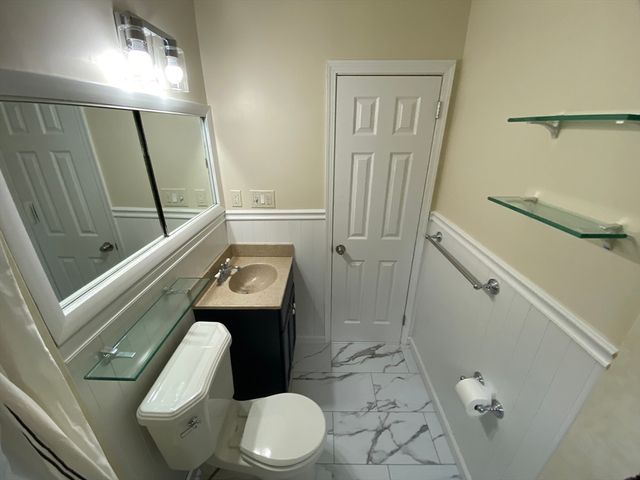 915 Bradley Road, Springfield, MA 01109