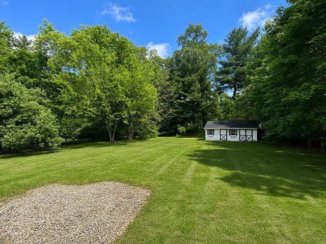 915 Bradley Road, Springfield, MA 01109