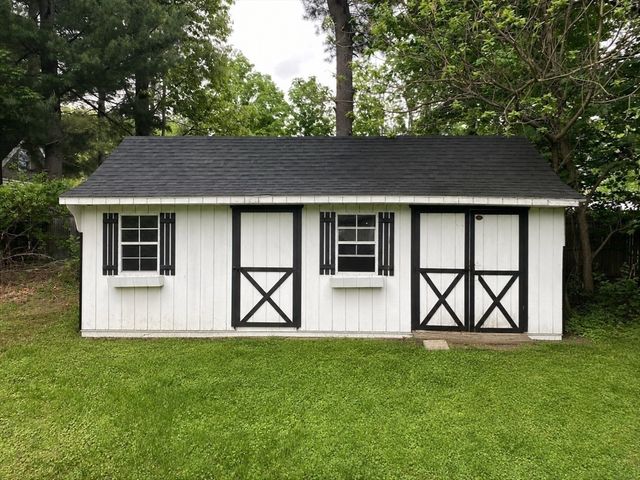 915 Bradley Road, Springfield, MA 01109