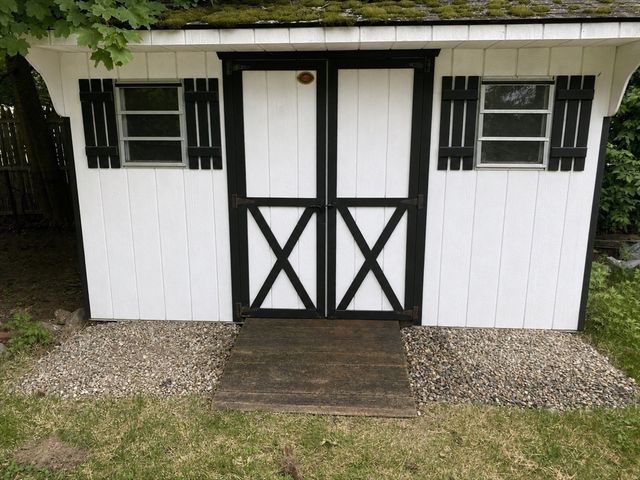 915 Bradley Road, Springfield, MA 01109