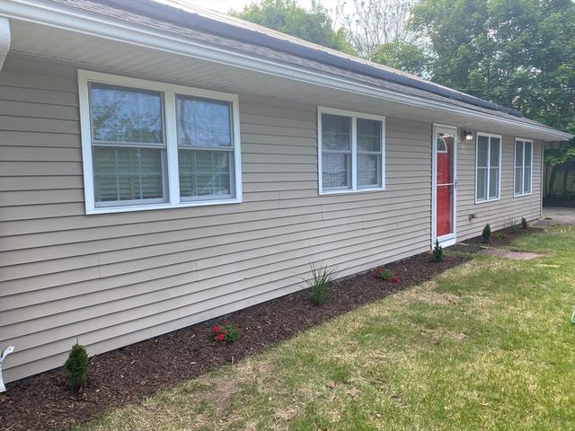 915 Bradley Road, Springfield, MA 01109