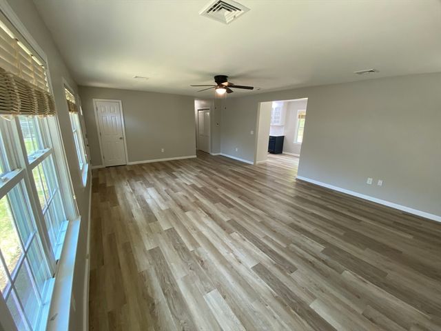 915 Bradley Road, Springfield, MA 01109
