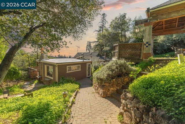 7308 Altura Pl, Oakland, CA 94605