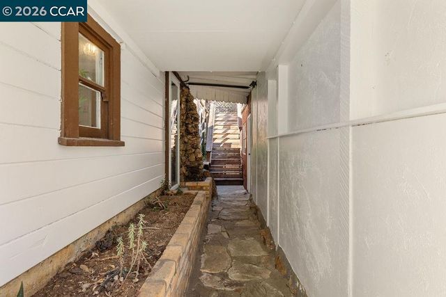 7308 Altura Pl, Oakland, CA 94605