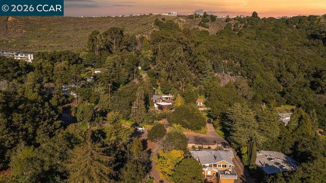 7308 Altura Pl, Oakland, CA 94605