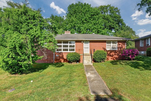 708 Morningside Dr, Fayetteville, TN 37334