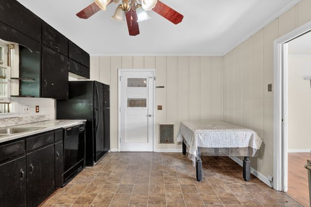 708 Morningside Dr, Fayetteville, TN 37334