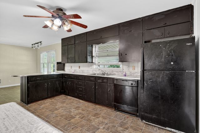 708 Morningside Dr, Fayetteville, TN 37334