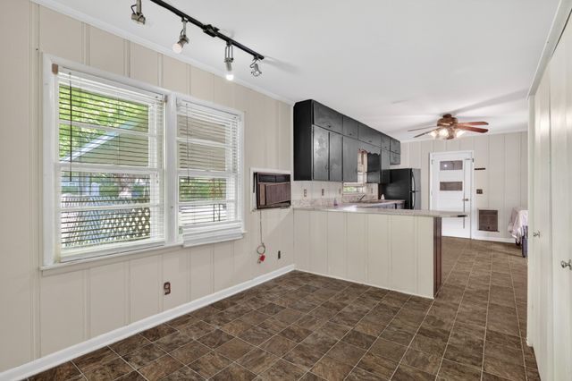 708 Morningside Dr, Fayetteville, TN 37334