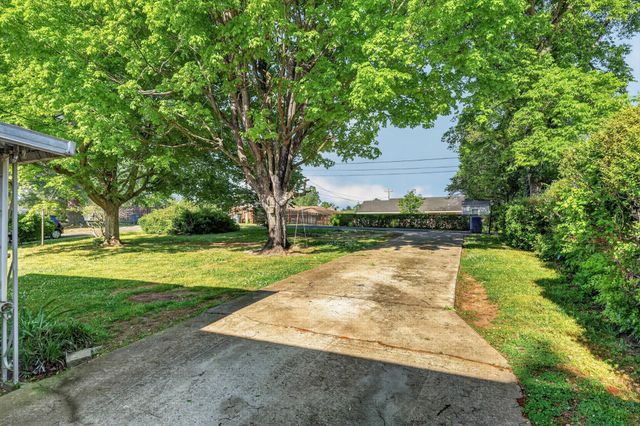 708 Morningside Dr, Fayetteville, TN 37334