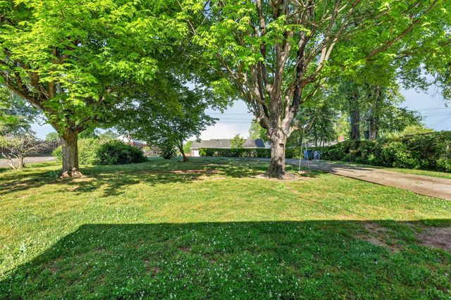 708 Morningside Dr, Fayetteville, TN 37334