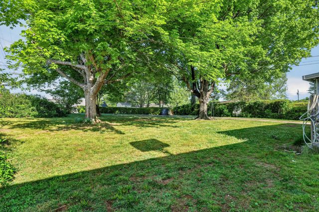 708 Morningside Dr, Fayetteville, TN 37334
