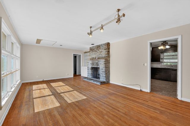 708 Morningside Dr, Fayetteville, TN 37334