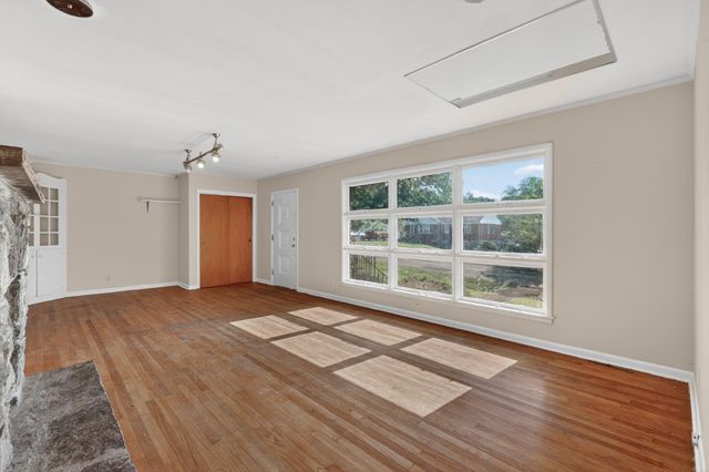 708 Morningside Dr, Fayetteville, TN 37334