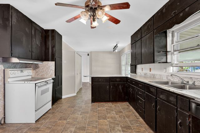 708 Morningside Dr, Fayetteville, TN 37334
