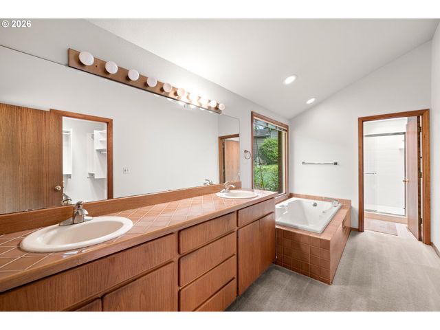 15565 Sw ROSHAK Rd, Portland, OR 97224